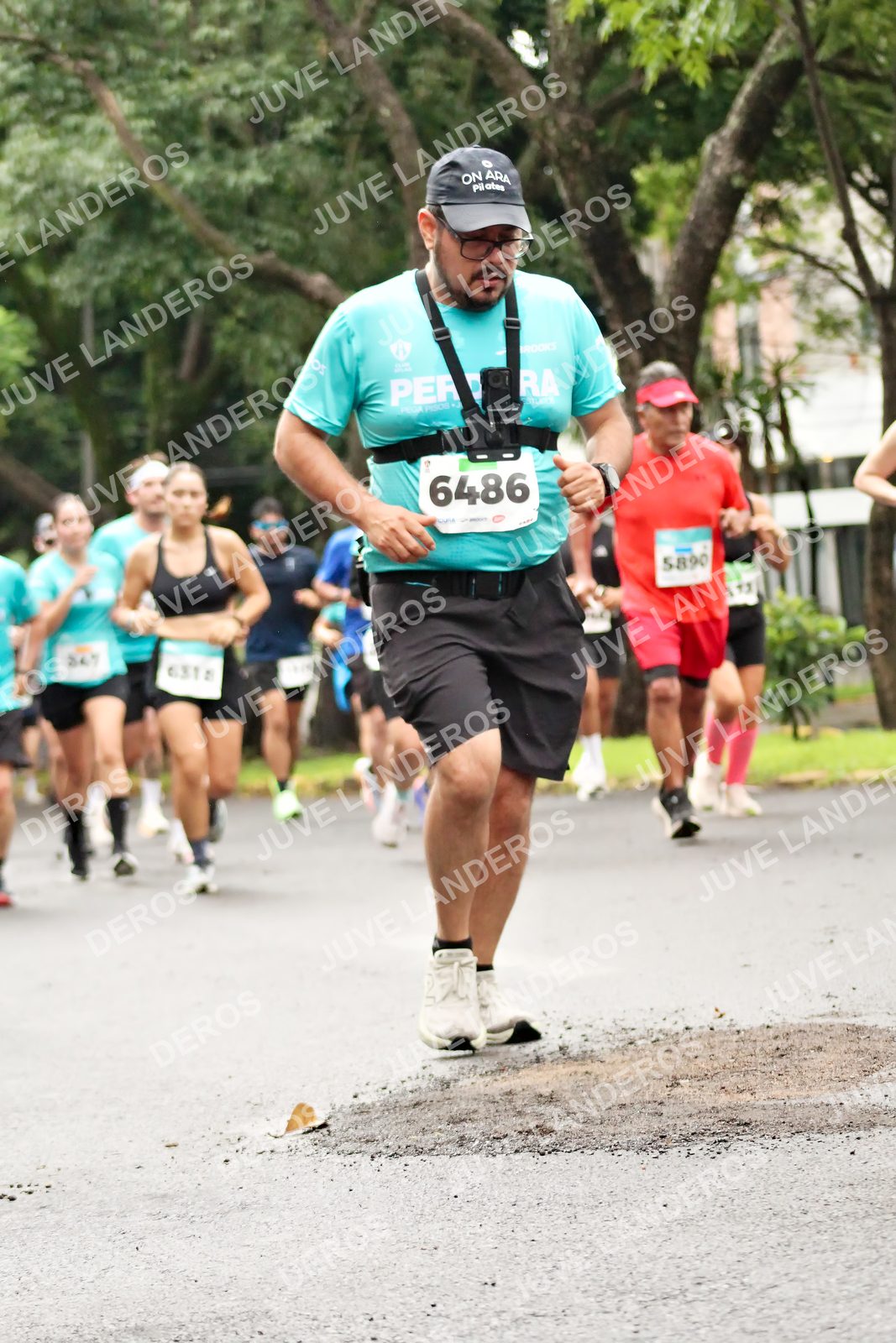 Foto del MEDIO MARATÓN ATLAS en Av. Patria, frente al Parque El Polvorín, Zapopan a las 08:33 · dorsal 6486, 5890, 6318