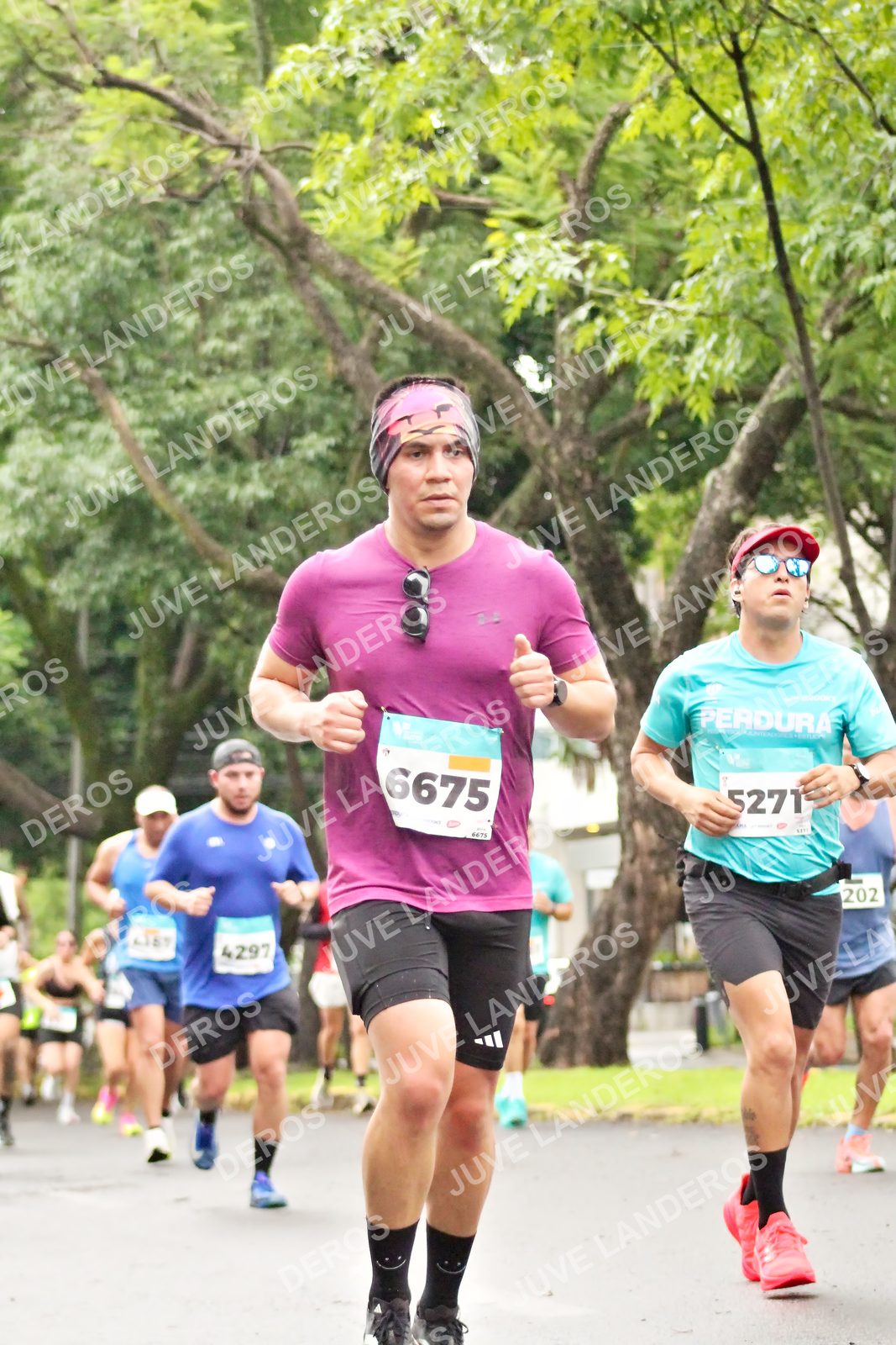 Foto del MEDIO MARATÓN ATLAS en Av. Patria, frente al Parque El Polvorín, Zapopan a las 08:21 · dorsal 5271, 6675, 202, 4297