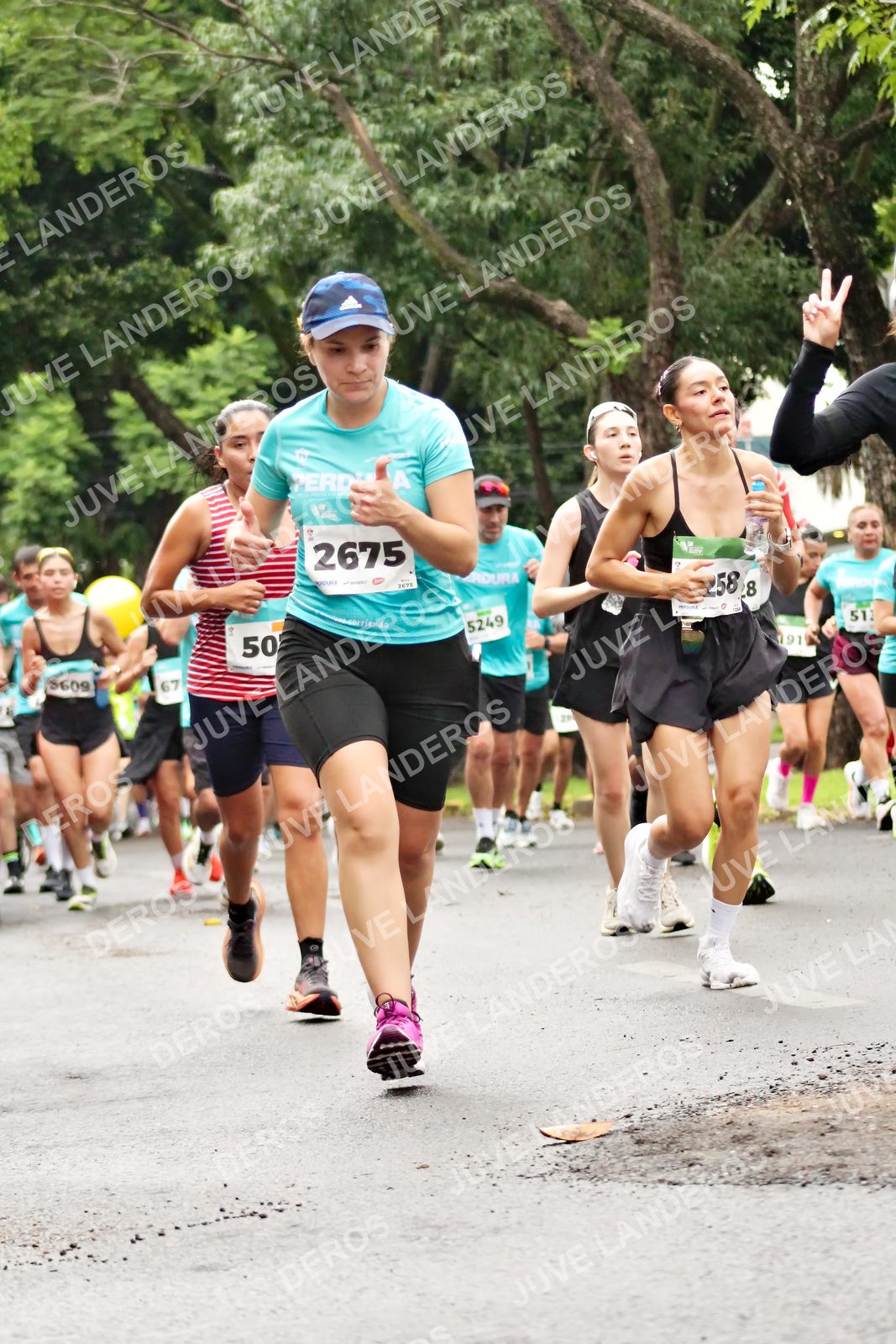 Foto del MEDIO MARATÓN ATLAS en Av. Patria, frente al Parque El Polvorín, Zapopan a las 08:28 · dorsal 2675, 50, 5249, 258