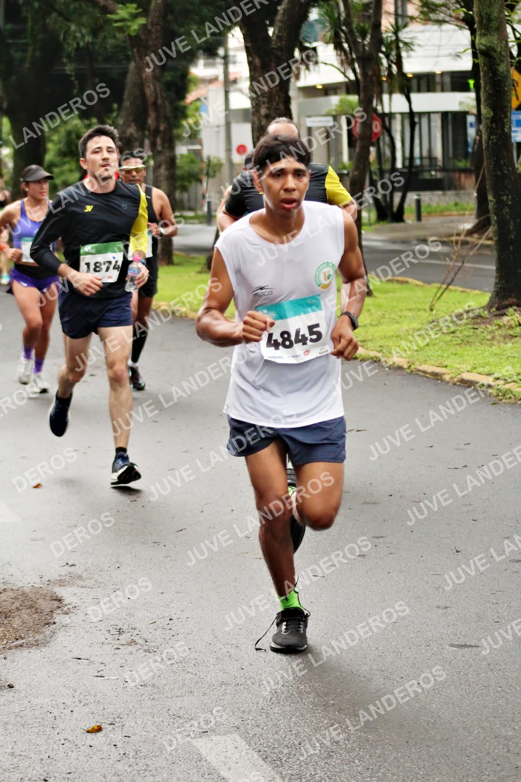 Foto del MEDIO MARATÓN ATLAS en Av. Patria, frente al Parque El Polvorín, Zapopan a las 08:12 · dorsal 4845, 1874