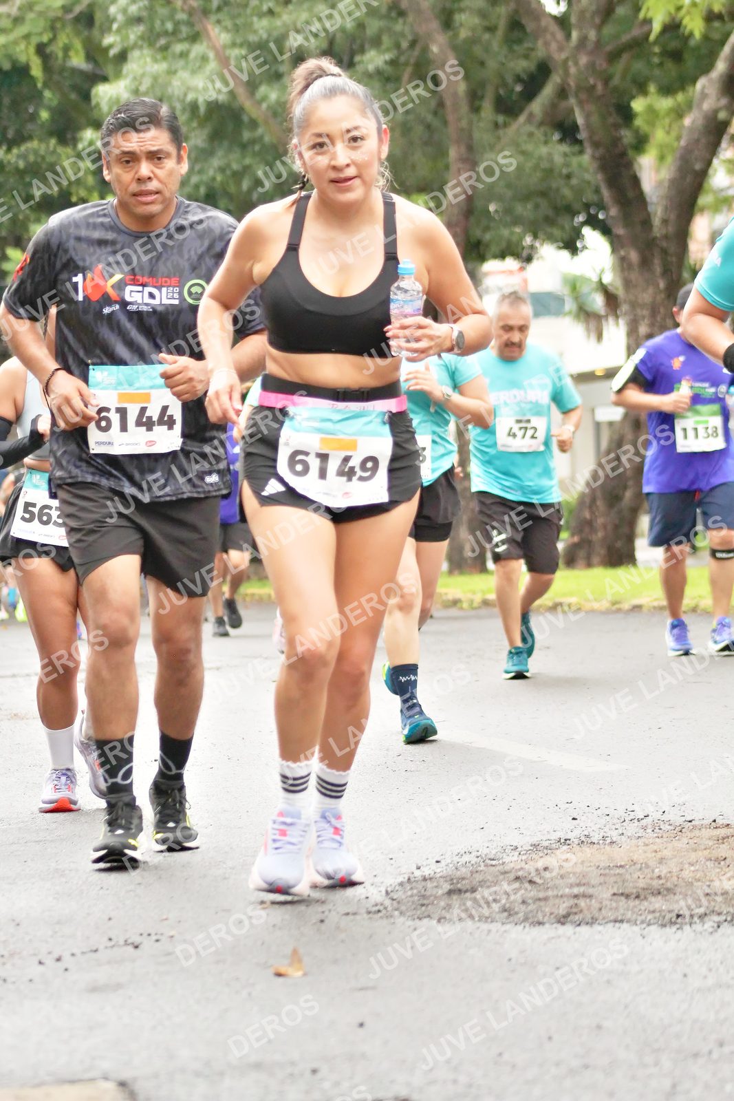 Foto del MEDIO MARATÓN ATLAS en Av. Patria, frente al Parque El Polvorín, Zapopan a las 08:39 · dorsal 472, 6144, 563, 1138