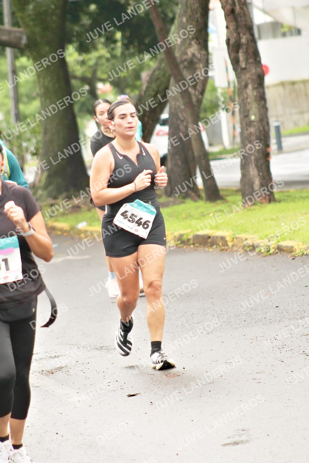 Foto del MEDIO MARATÓN ATLAS en Av. Patria, frente al Parque El Polvorín, Zapopan a las 08:49 · dorsal 4546, 1