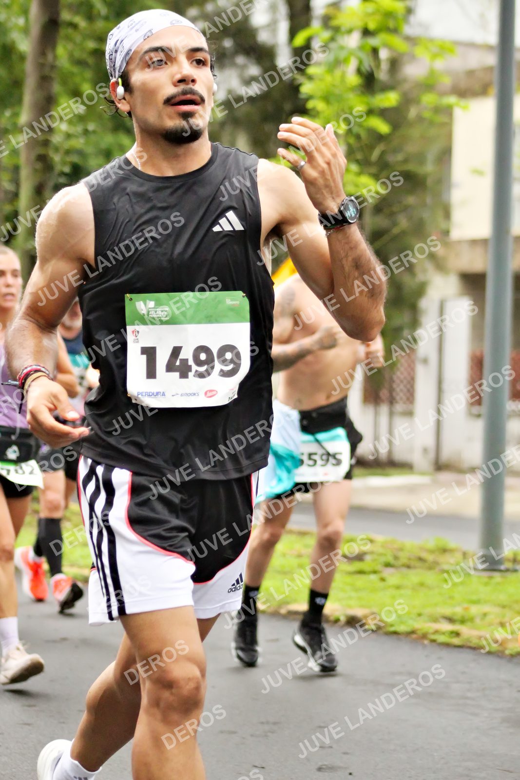 Foto del MEDIO MARATÓN ATLAS en Av. Patria, frente al Parque El Polvorín, Zapopan a las 08:19 · dorsal 1499, 782, 595