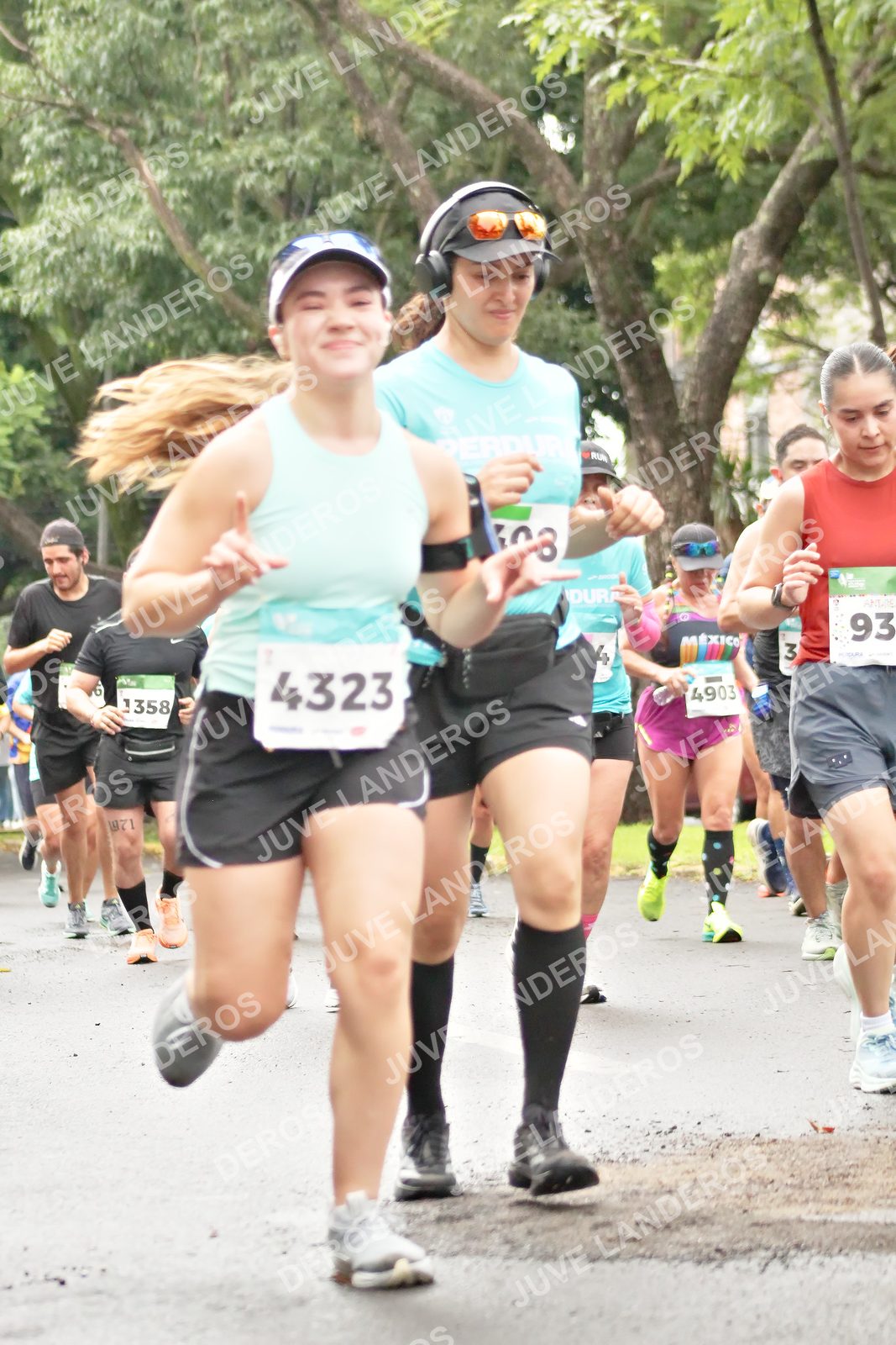Foto del MEDIO MARATÓN ATLAS en Av. Patria, frente al Parque El Polvorín, Zapopan a las 08:38 · dorsal 4323, 93, 4903, 3
