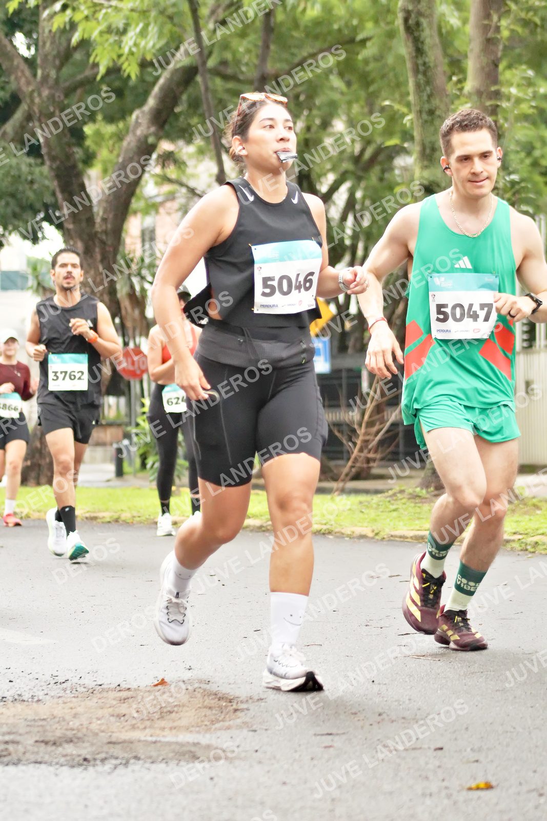 Foto del MEDIO MARATÓN ATLAS en Av. Patria, frente al Parque El Polvorín, Zapopan a las 08:39 · dorsal 5047, 5046, 3762, 624