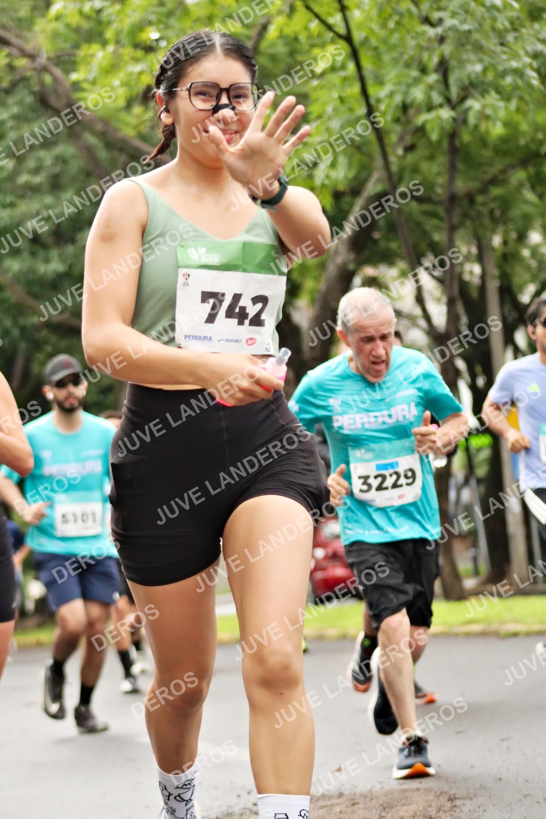Foto del MEDIO MARATÓN ATLAS en Av. Patria, frente al Parque El Polvorín, Zapopan a las 08:26 · dorsal 742, 3229, 5101