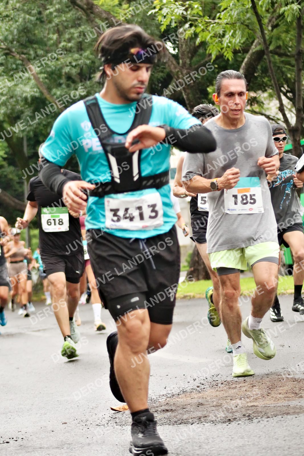 Foto del MEDIO MARATÓN ATLAS en Av. Patria, frente al Parque El Polvorín, Zapopan a las 08:27 · dorsal 3413, 185, 618, 5