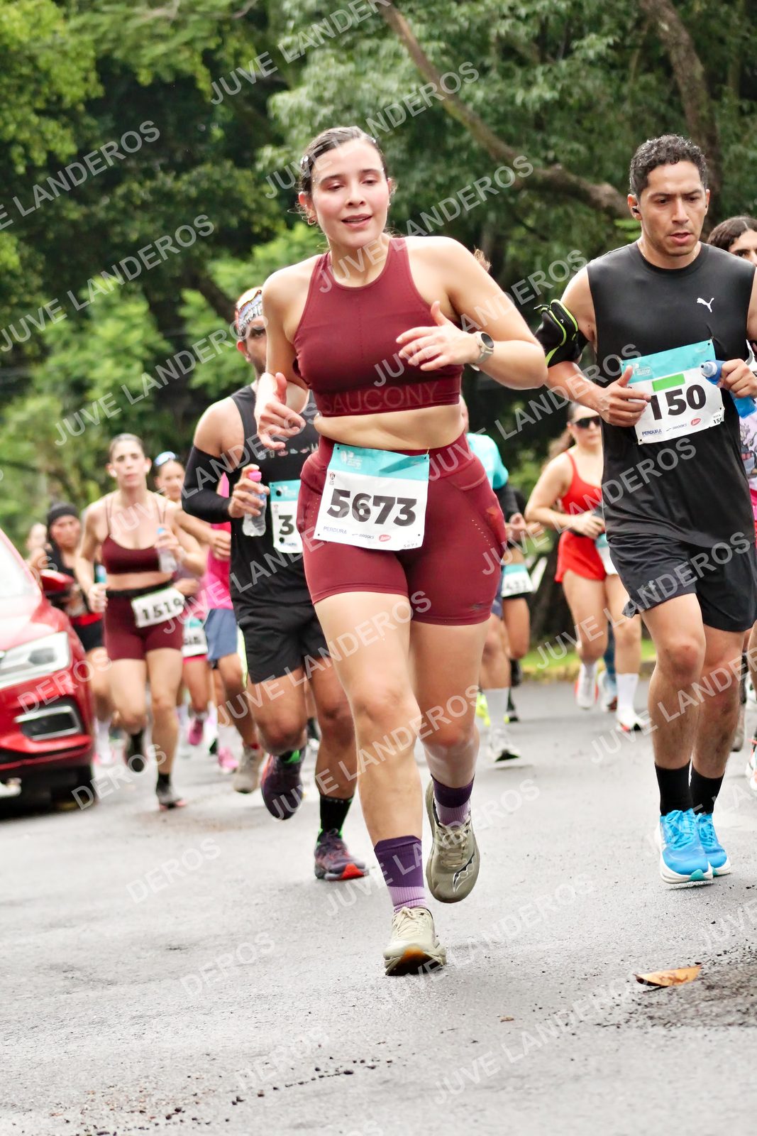 Foto del MEDIO MARATÓN ATLAS en Av. Patria, frente al Parque El Polvorín, Zapopan a las 08:27 · dorsal 5673, 150, 3, 1519