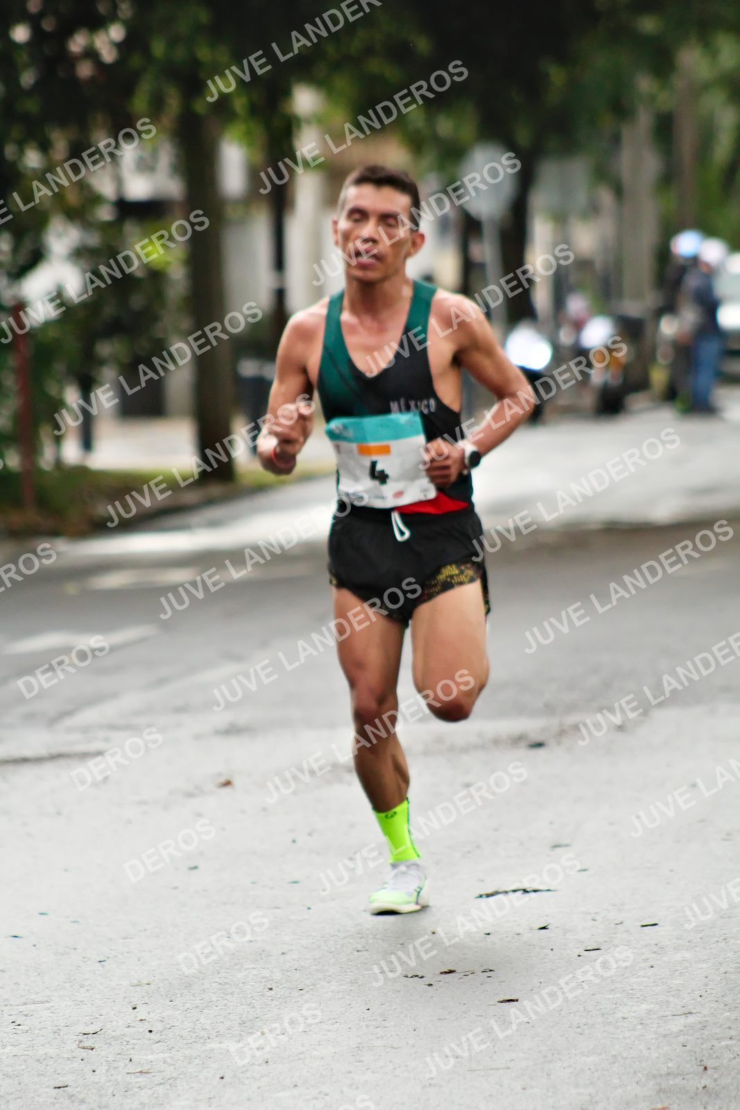 Foto del MEDIO MARATÓN ATLAS en Av. Patria, frente al Parque El Polvorín, Zapopan a las 07:52 · dorsal 4