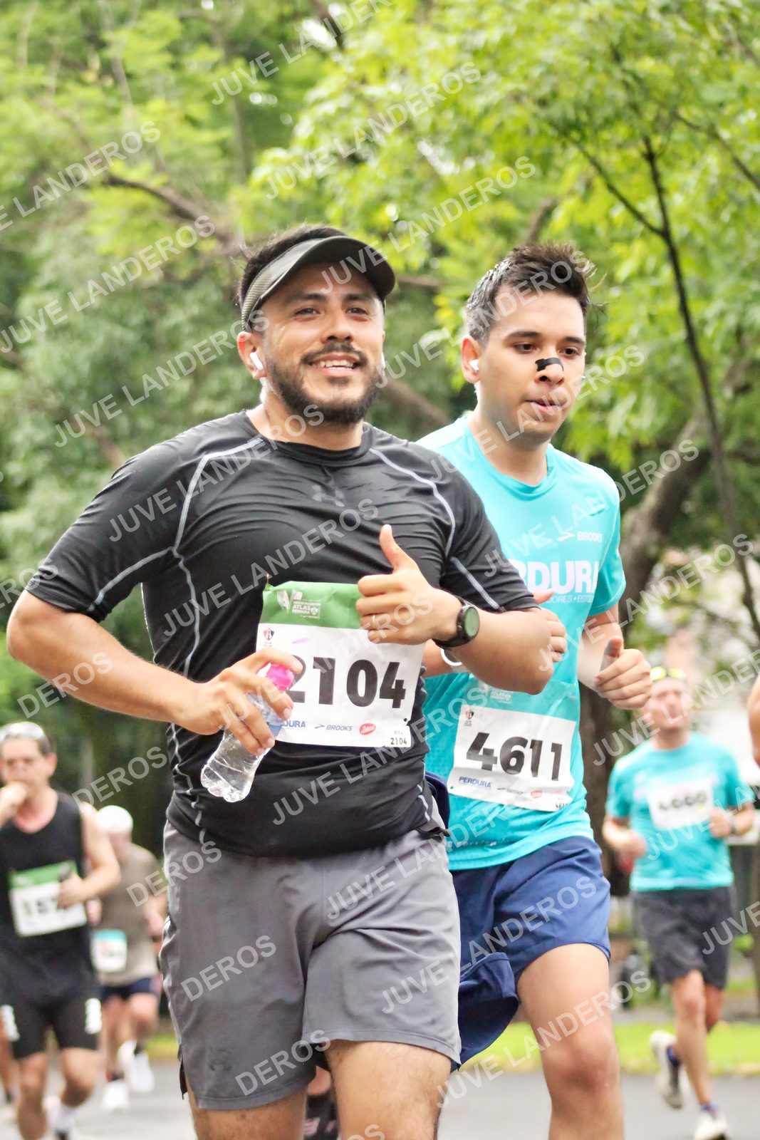Foto del MEDIO MARATÓN ATLAS en Av. Patria, frente al Parque El Polvorín, Zapopan a las 08:22 · dorsal 4611, 2104, 187