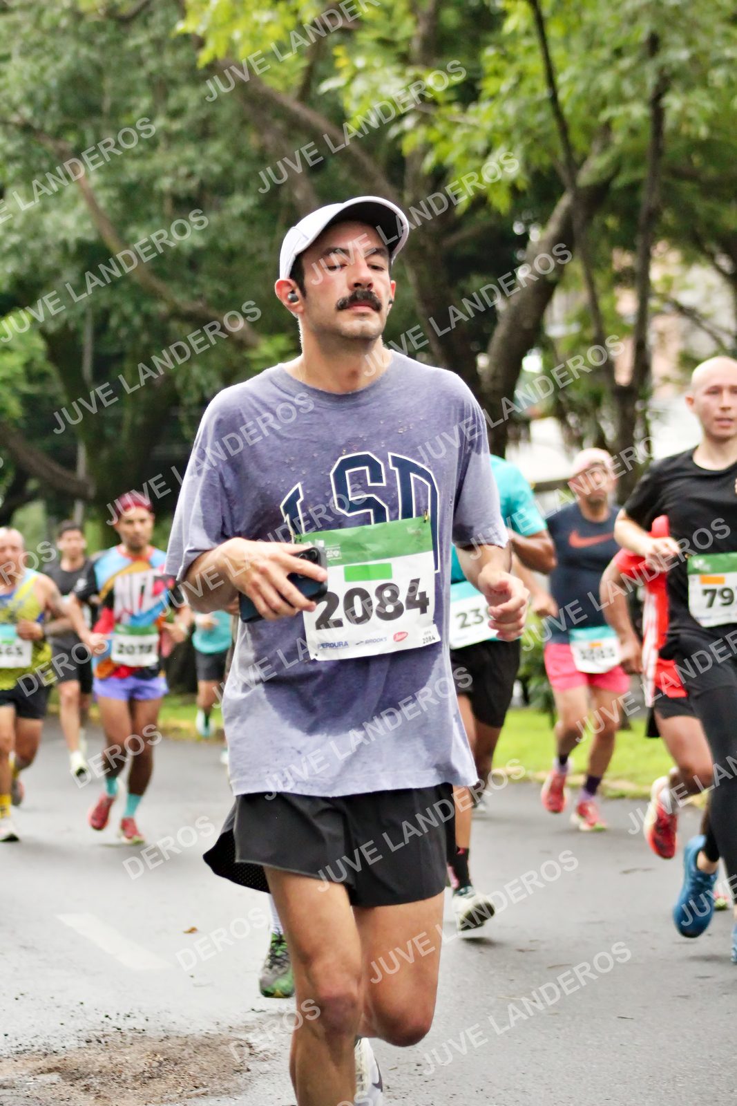 Foto del MEDIO MARATÓN ATLAS en Av. Patria, frente al Parque El Polvorín, Zapopan a las 08:13 · dorsal 2084, 79, 23