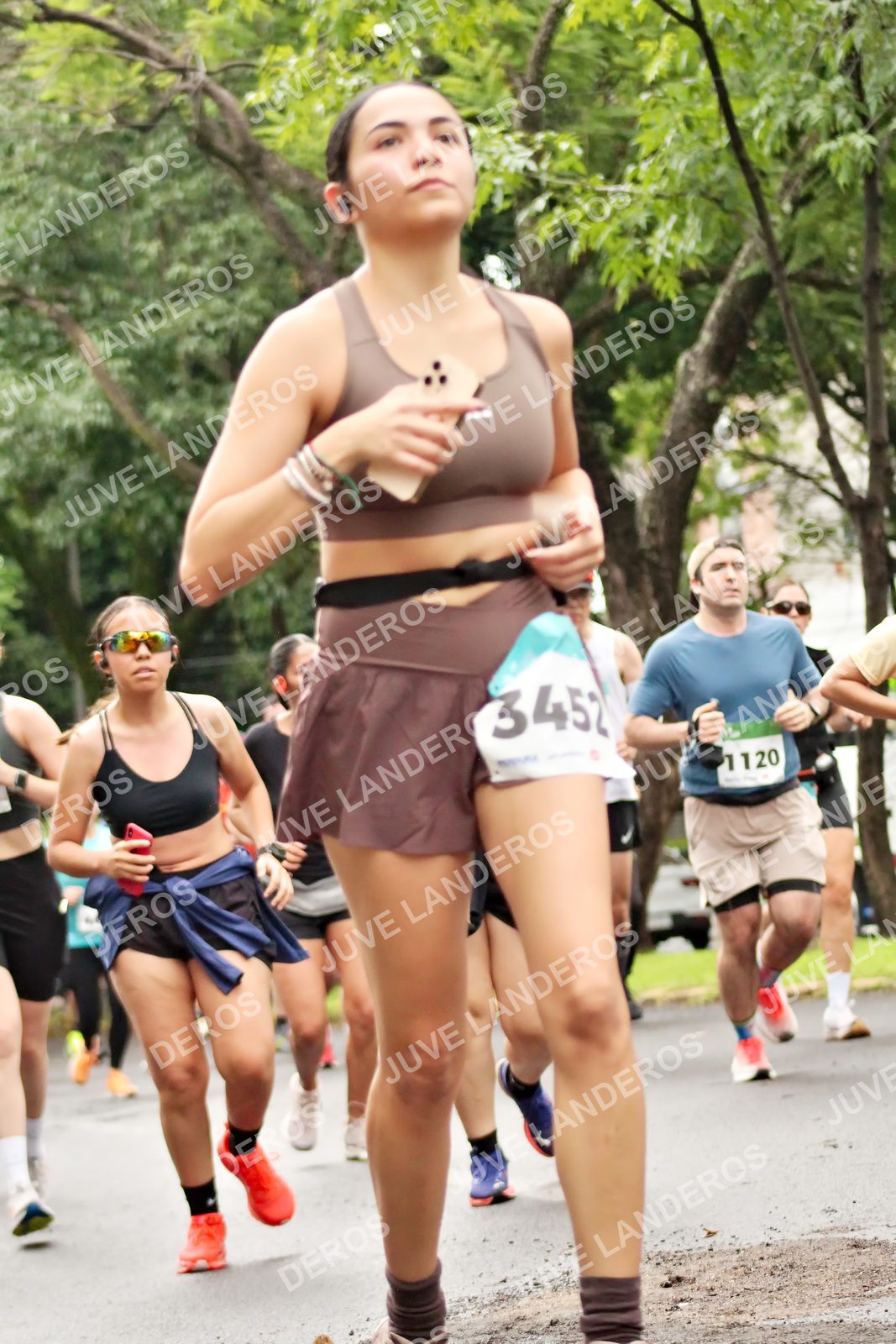 Foto del MEDIO MARATÓN ATLAS en Av. Patria, frente al Parque El Polvorín, Zapopan a las 08:31 · dorsal 1120, 3452