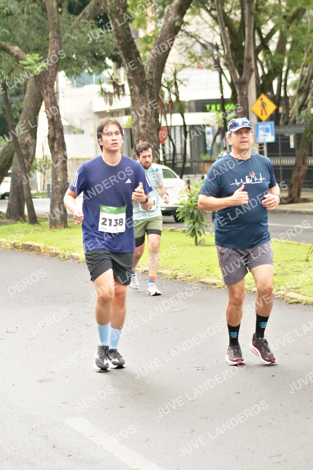 Foto del MEDIO MARATÓN ATLAS en Av. Patria, frente al Parque El Polvorín, Zapopan a las 08:52 · dorsal 2138, 3
