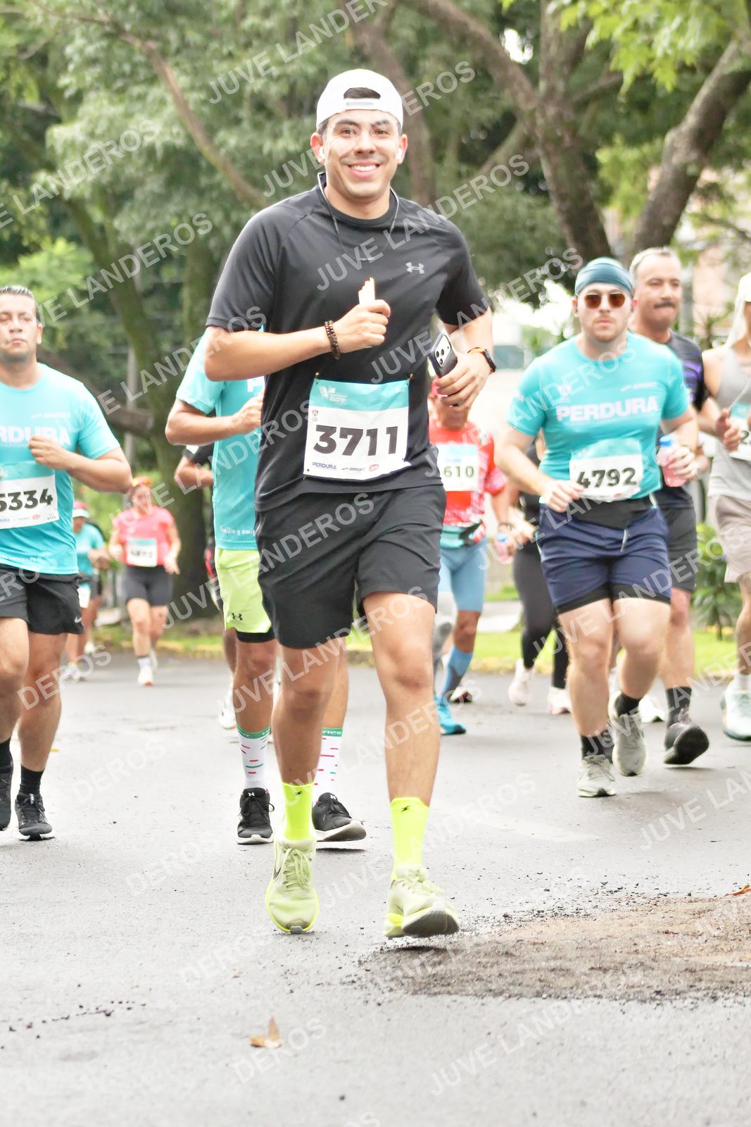 Foto del MEDIO MARATÓN ATLAS en Av. Patria, frente al Parque El Polvorín, Zapopan a las 08:40 · dorsal 3711, 4792, 610
