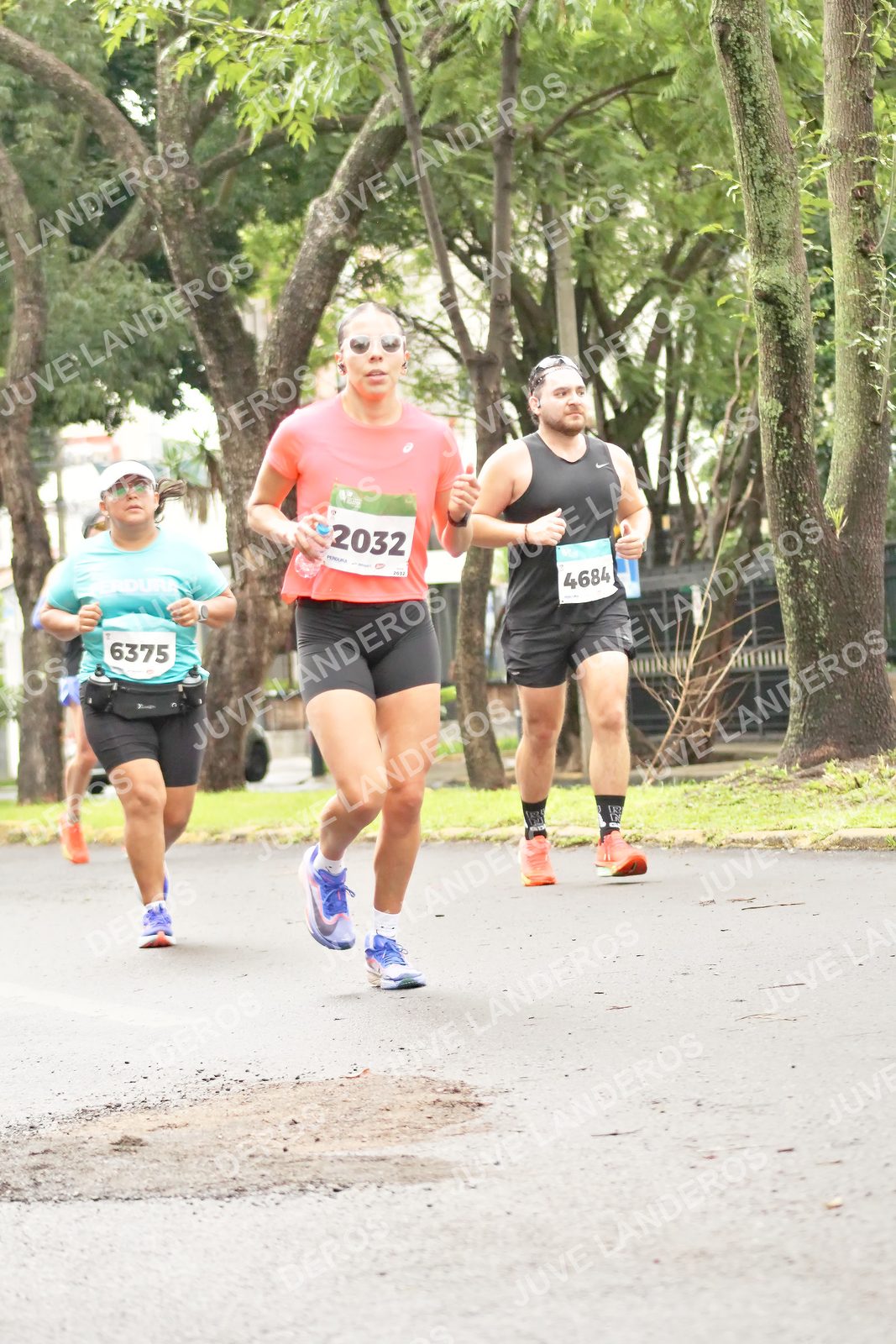 Foto del MEDIO MARATÓN ATLAS en Av. Patria, frente al Parque El Polvorín, Zapopan a las 08:47 · dorsal 2032, 6375, 4684