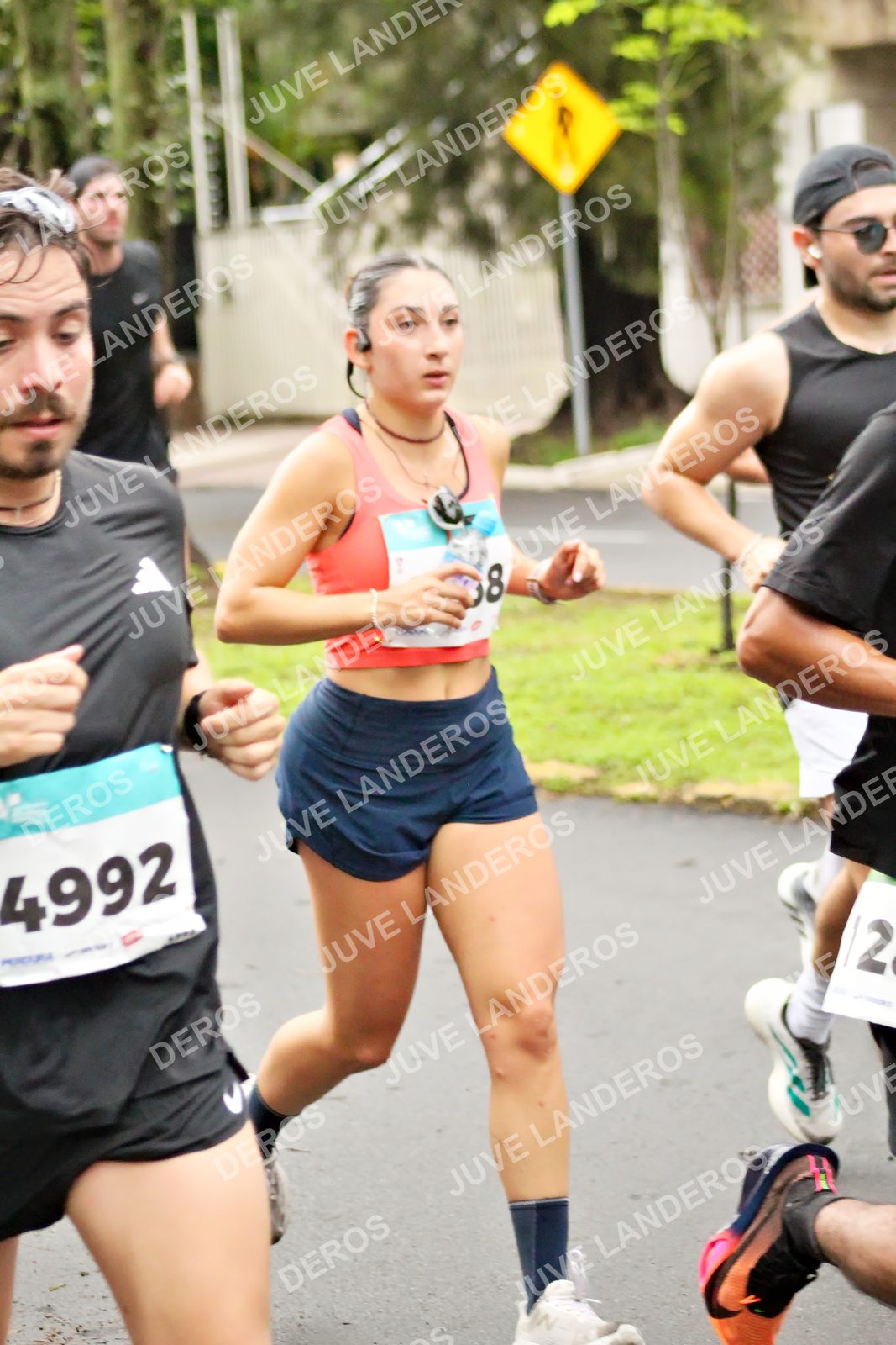 Foto del MEDIO MARATÓN ATLAS en Av. Patria, frente al Parque El Polvorín, Zapopan a las 08:21 · dorsal 2, 8, 4992