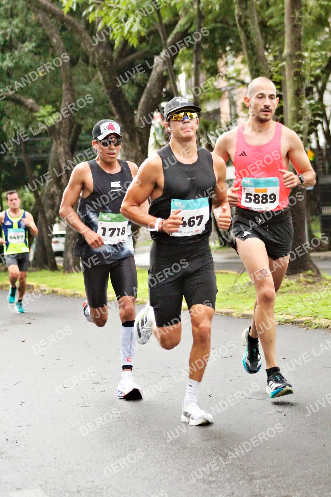 Foto del MEDIO MARATÓN ATLAS en Av. Patria, frente al Parque El Polvorín, Zapopan a las 07:59 · dorsal 5889, 1718, 6497, 467