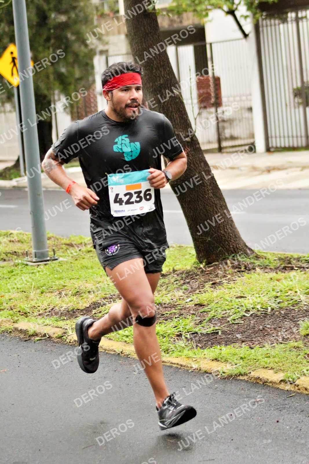 Foto del MEDIO MARATÓN ATLAS en Av. Patria, frente al Parque El Polvorín, Zapopan a las 08:02 · dorsal 4236, 4234
