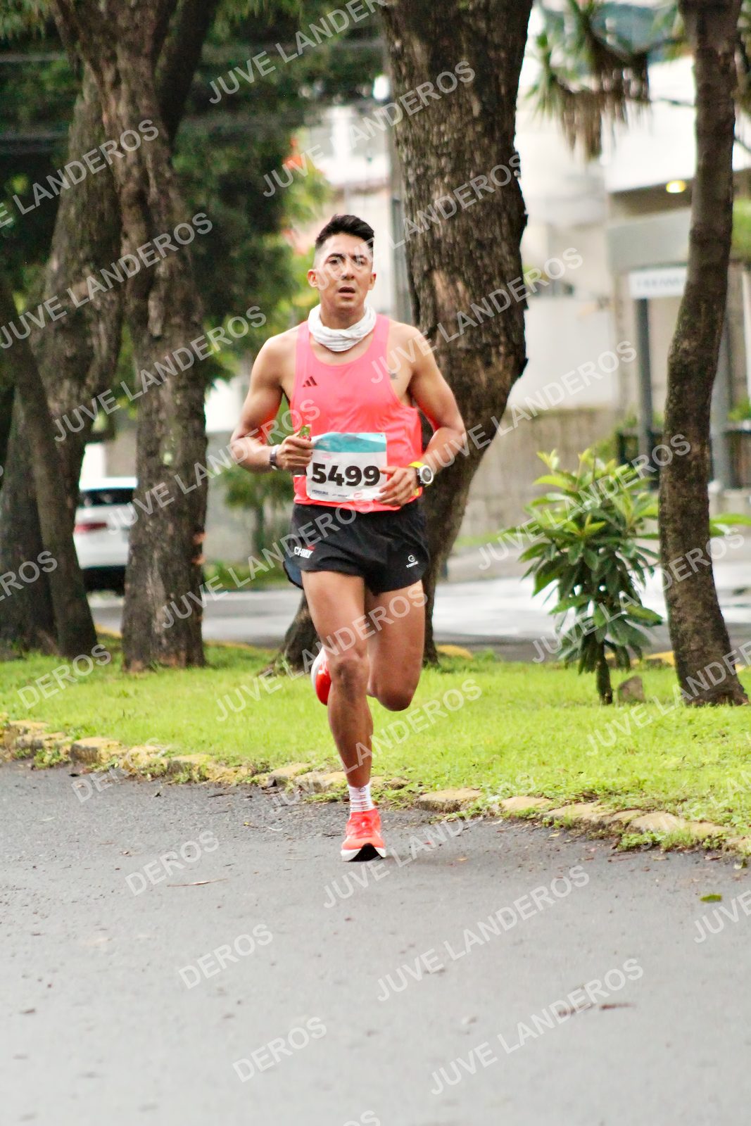 Foto del MEDIO MARATÓN ATLAS en Av. Patria, frente al Parque El Polvorín, Zapopan a las 07:59 · dorsal 5499