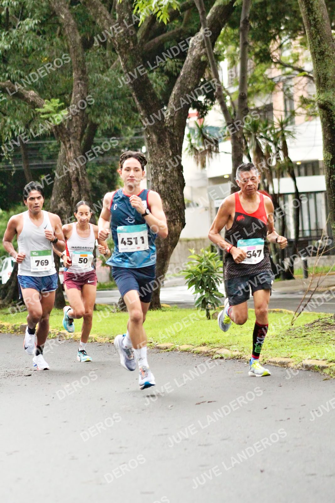 Foto del MEDIO MARATÓN ATLAS en Av. Patria, frente al Parque El Polvorín, Zapopan a las 08:01 · dorsal 50, 769, 4511