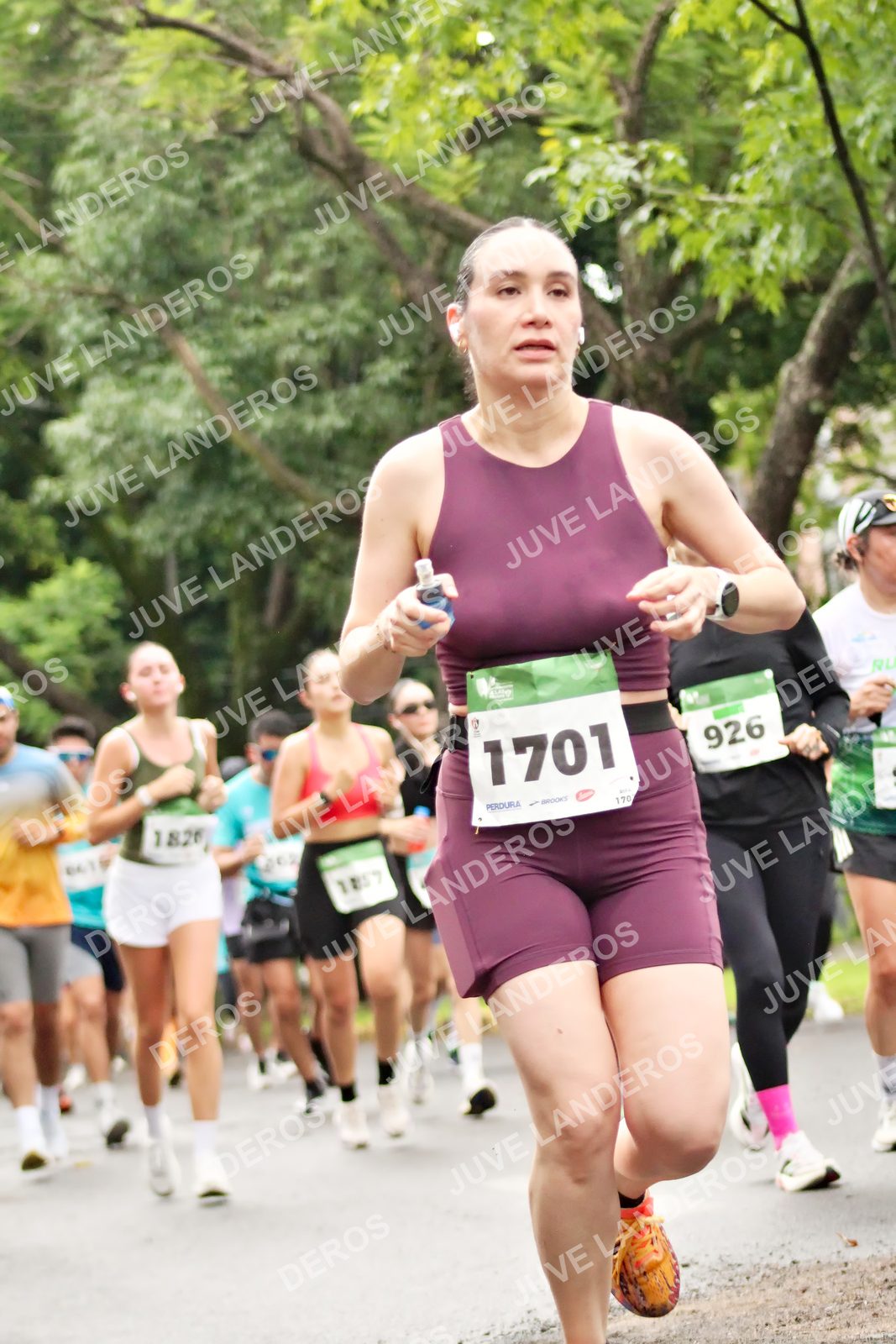 Foto del MEDIO MARATÓN ATLAS en Av. Patria, frente al Parque El Polvorín, Zapopan a las 08:34 · dorsal 1701, 926, 170, 1826