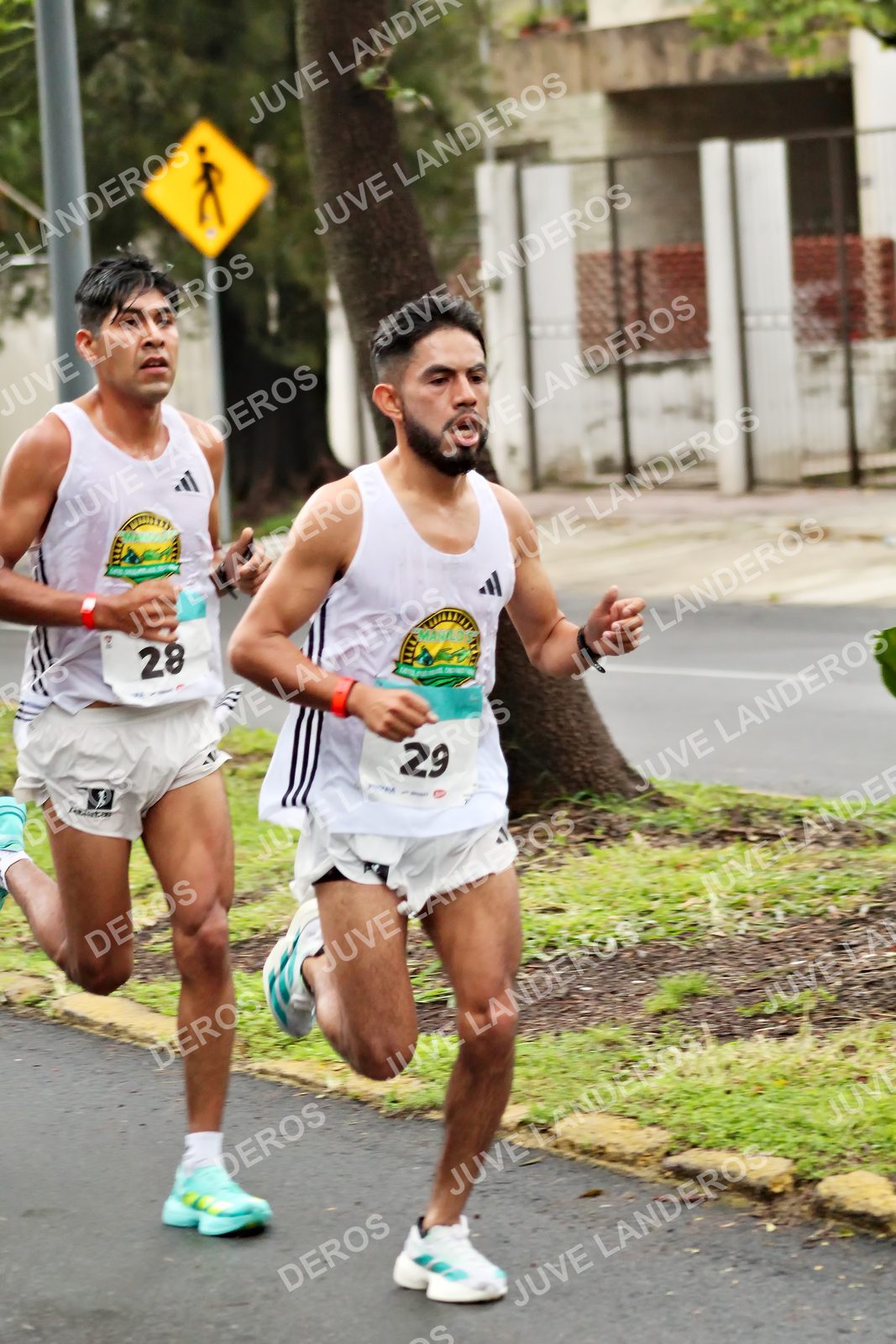 Foto del MEDIO MARATÓN ATLAS en Av. Patria, frente al Parque El Polvorín, Zapopan a las 07:53 · dorsal 29, 28