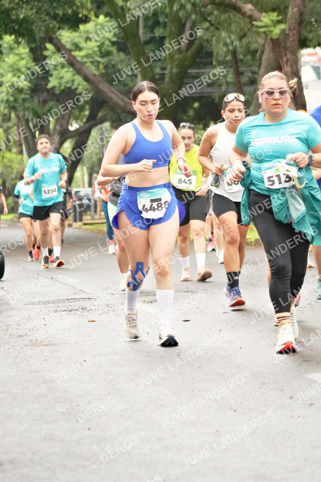 Foto del MEDIO MARATÓN ATLAS en Av. Patria, frente al Parque El Polvorín, Zapopan a las 08:53 · dorsal 845, 5230, 513, 4488