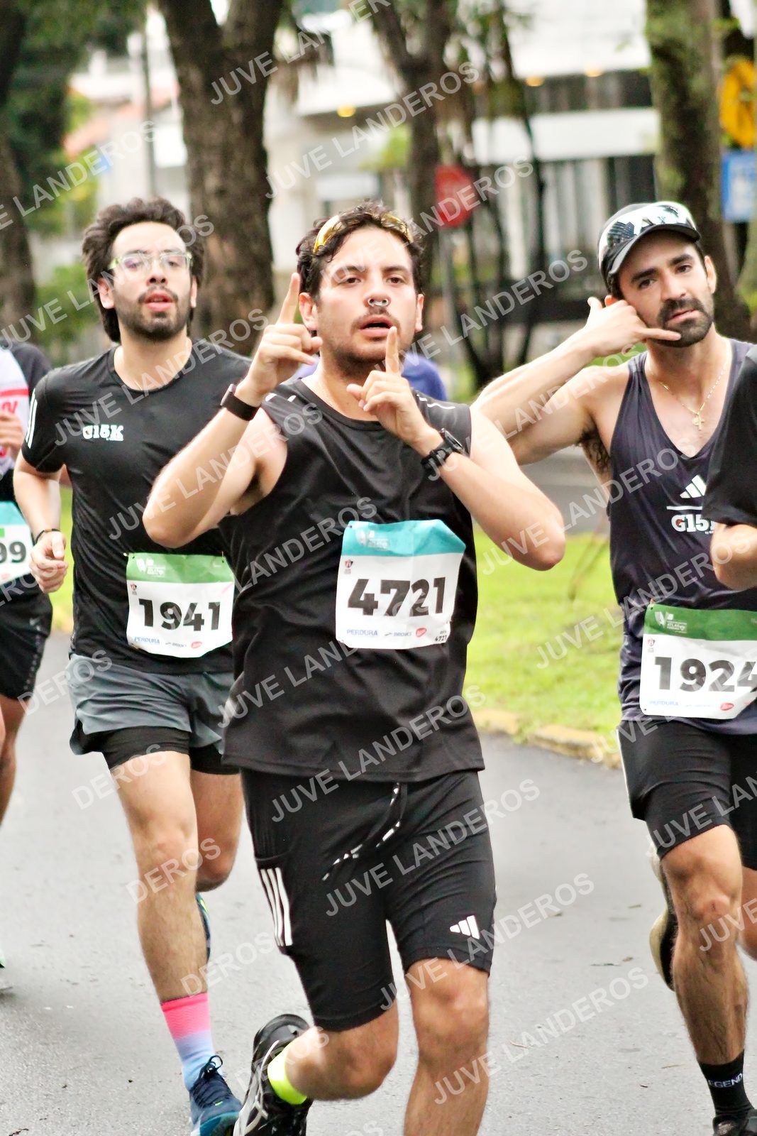 Foto del MEDIO MARATÓN ATLAS en Av. Patria, frente al Parque El Polvorín, Zapopan a las 08:10 · dorsal 4721, 1941, 1924, 9