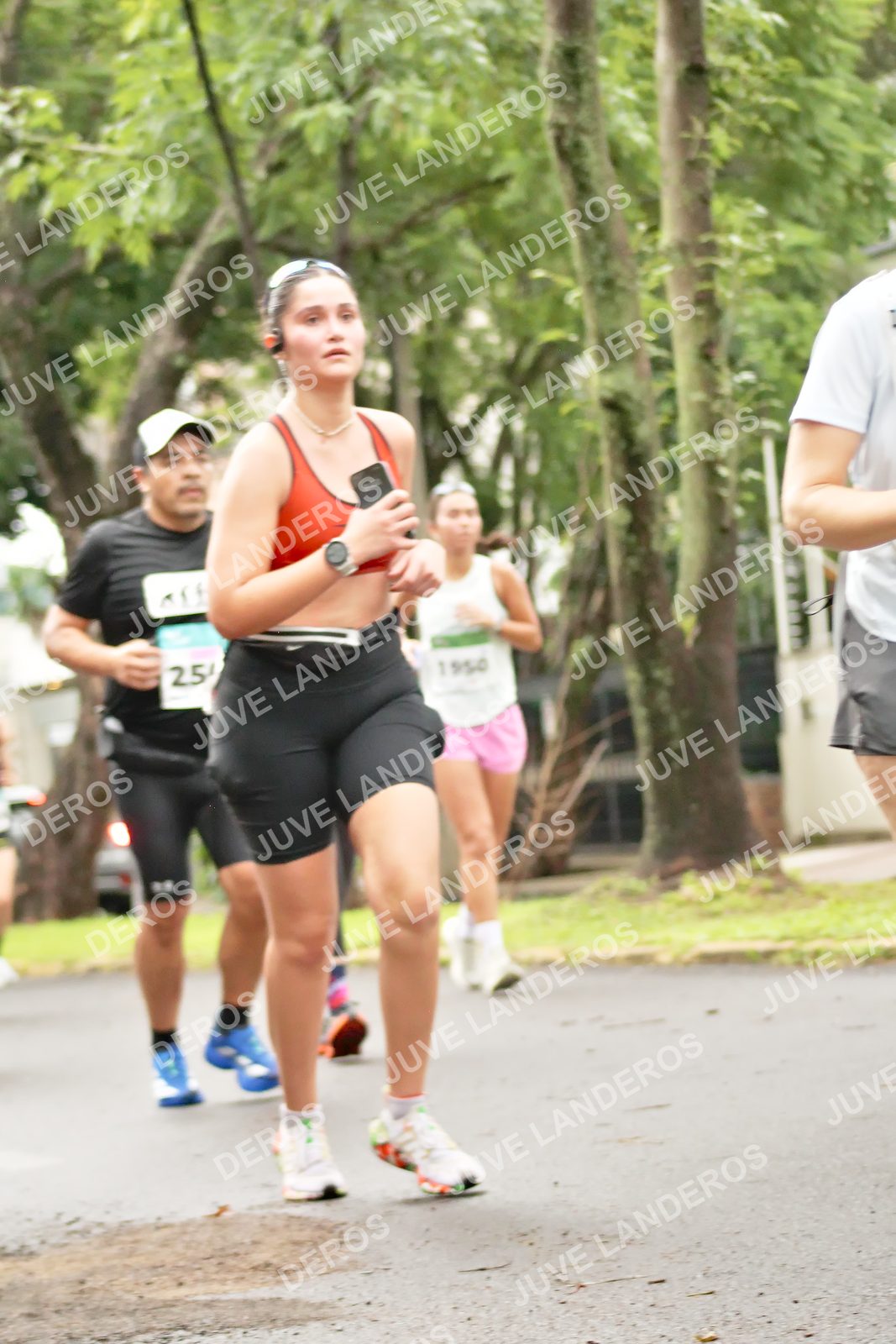 Foto del MEDIO MARATÓN ATLAS en Av. Patria, frente al Parque El Polvorín, Zapopan a las 08:43 · dorsal 25, 1, 950