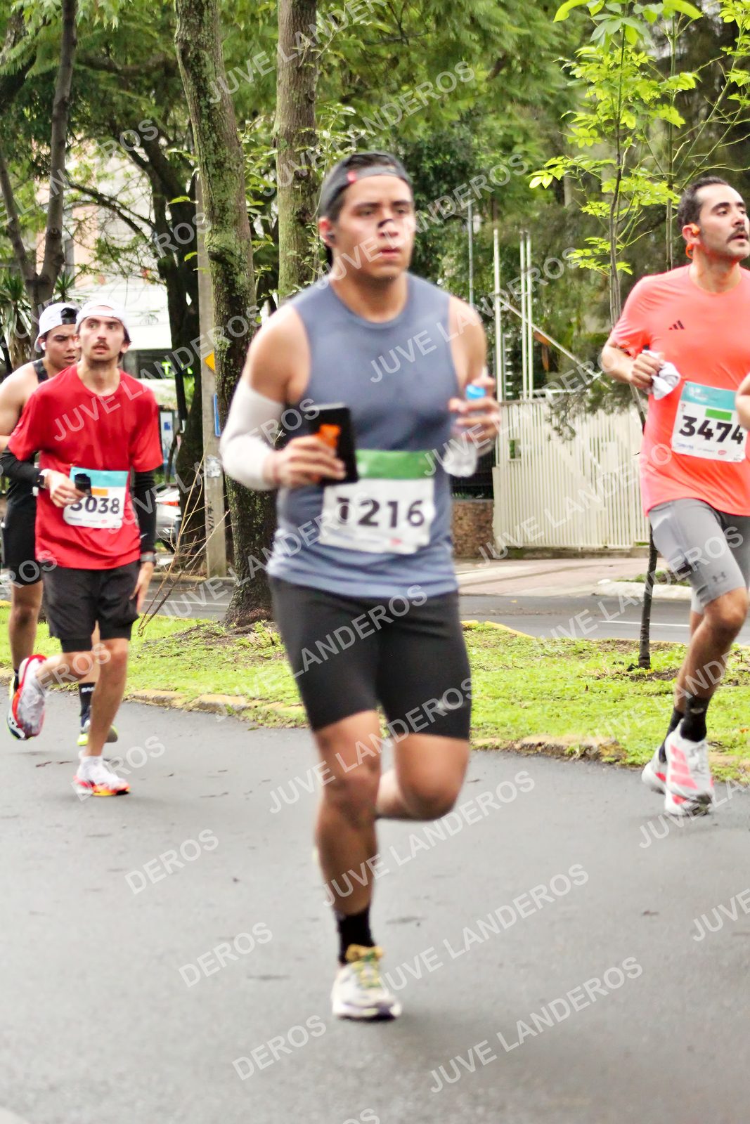 Foto del MEDIO MARATÓN ATLAS en Av. Patria, frente al Parque El Polvorín, Zapopan a las 08:14 · dorsal 1216, 3474, 3038