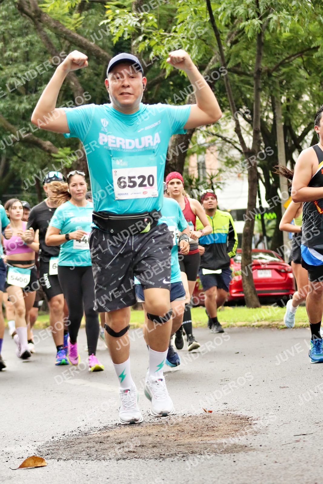 Foto del MEDIO MARATÓN ATLAS en Av. Patria, frente al Parque El Polvorín, Zapopan a las 08:38 · dorsal 6520, 5400, 6, 44