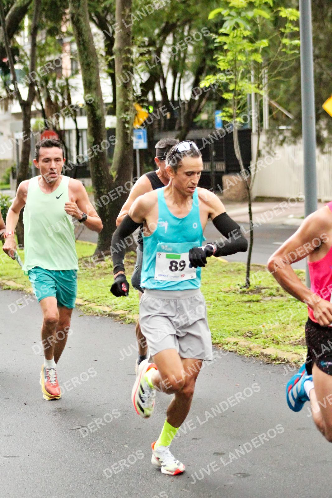 Foto del MEDIO MARATÓN ATLAS en Av. Patria, frente al Parque El Polvorín, Zapopan a las 07:57 · dorsal 89
