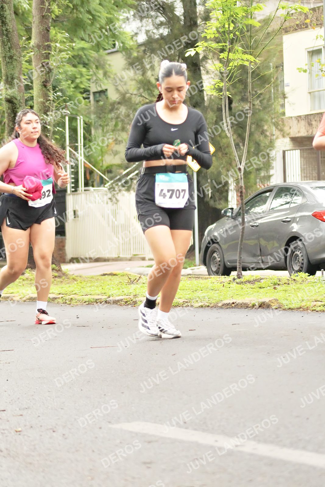 Foto del MEDIO MARATÓN ATLAS en Av. Patria, frente al Parque El Polvorín, Zapopan a las 08:46 · dorsal 4707, 92