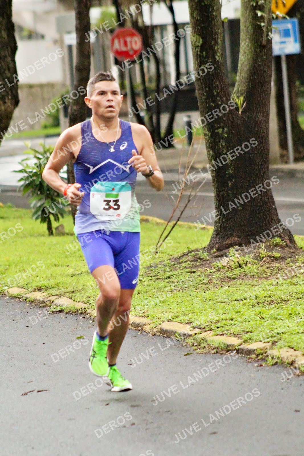 Foto del MEDIO MARATÓN ATLAS en Av. Patria, frente al Parque El Polvorín, Zapopan a las 07:58 · dorsal 33