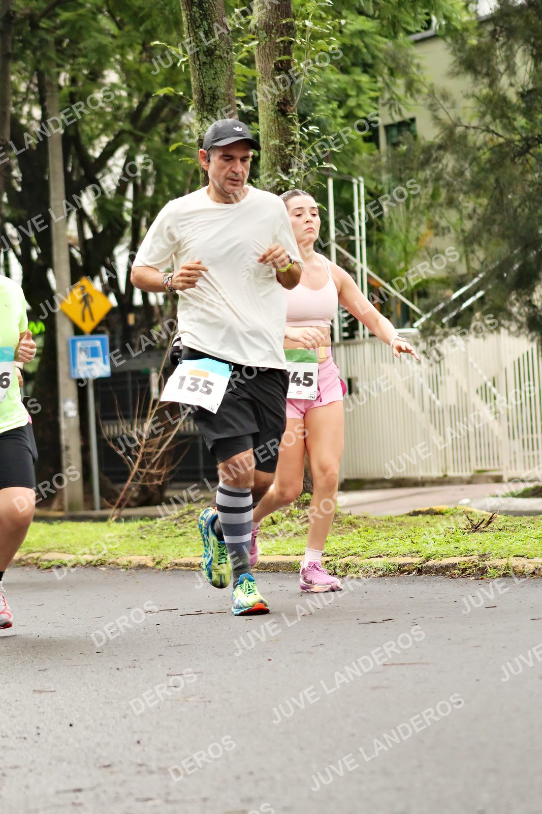 Foto del MEDIO MARATÓN ATLAS en Av. Patria, frente al Parque El Polvorín, Zapopan a las 08:34 · dorsal 135, 45