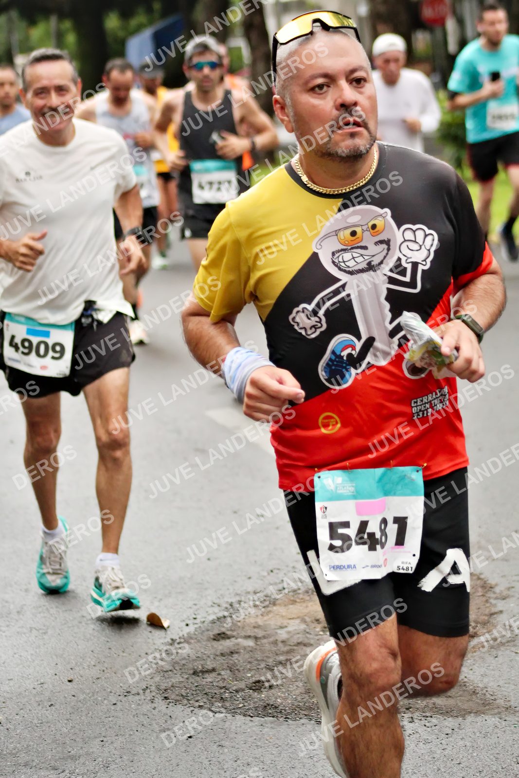 Foto del MEDIO MARATÓN ATLAS en Av. Patria, frente al Parque El Polvorín, Zapopan a las 08:20 · dorsal 4909, 5487, 5481, 3313