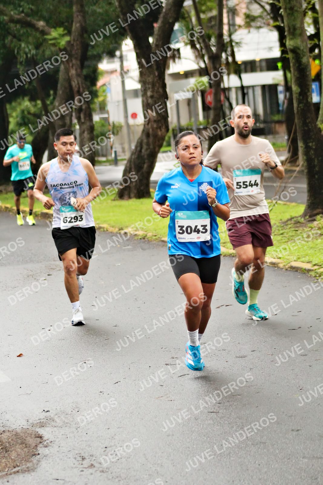 Foto del MEDIO MARATÓN ATLAS en Av. Patria, frente al Parque El Polvorín, Zapopan a las 08:10 · dorsal 3043, 5544, 6293