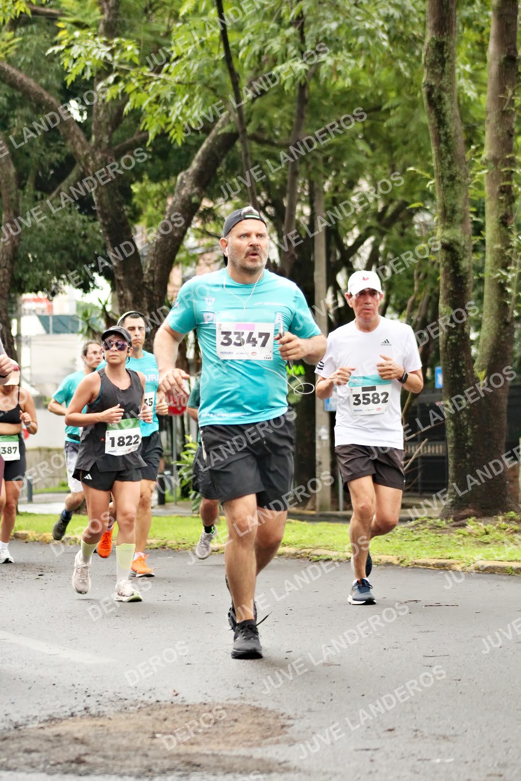 Foto del MEDIO MARATÓN ATLAS en Av. Patria, frente al Parque El Polvorín, Zapopan a las 08:33 · dorsal 3347, 3582, 1822, 387