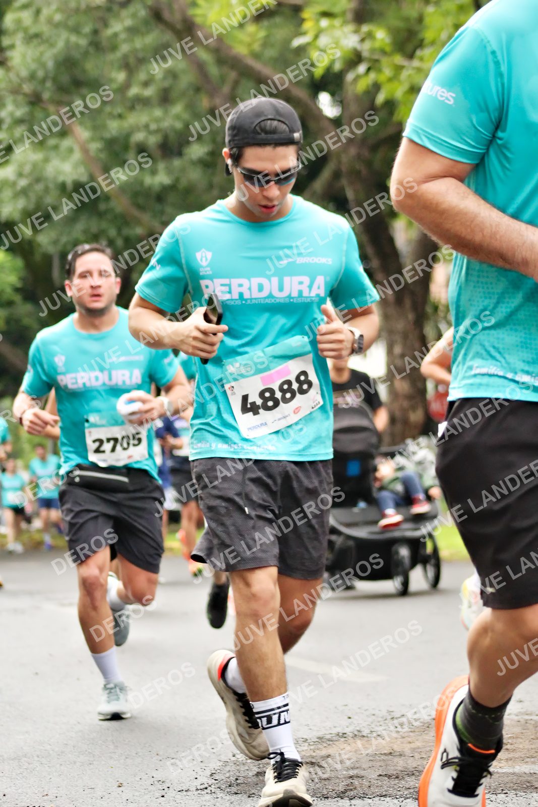 Foto del MEDIO MARATÓN ATLAS en Av. Patria, frente al Parque El Polvorín, Zapopan a las 08:39 · dorsal 4888, 2705