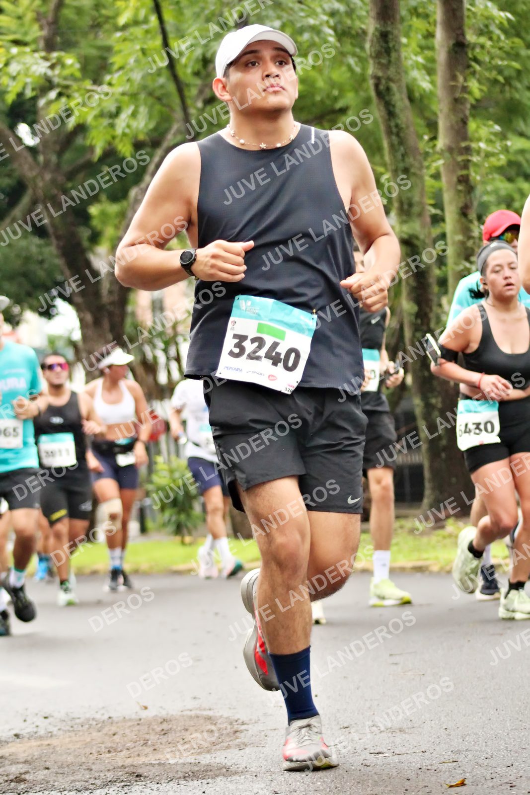 Foto del MEDIO MARATÓN ATLAS en Av. Patria, frente al Parque El Polvorín, Zapopan a las 08:34 · dorsal 3240, 6430, 65, 324