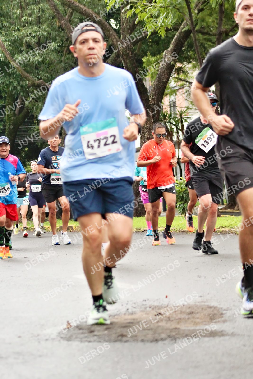 Foto del MEDIO MARATÓN ATLAS en Av. Patria, frente al Parque El Polvorín, Zapopan a las 08:29 · dorsal 4722, 119, 1397, 6064