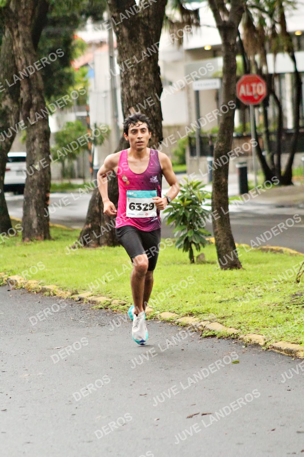 Foto del MEDIO MARATÓN ATLAS en Av. Patria, frente al Parque El Polvorín, Zapopan a las 07:58 · dorsal 6329