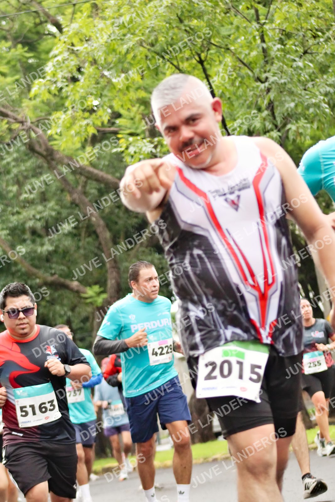 Foto del MEDIO MARATÓN ATLAS en Av. Patria, frente al Parque El Polvorín, Zapopan a las 08:31 · dorsal 2015, 4229, 255, 5163