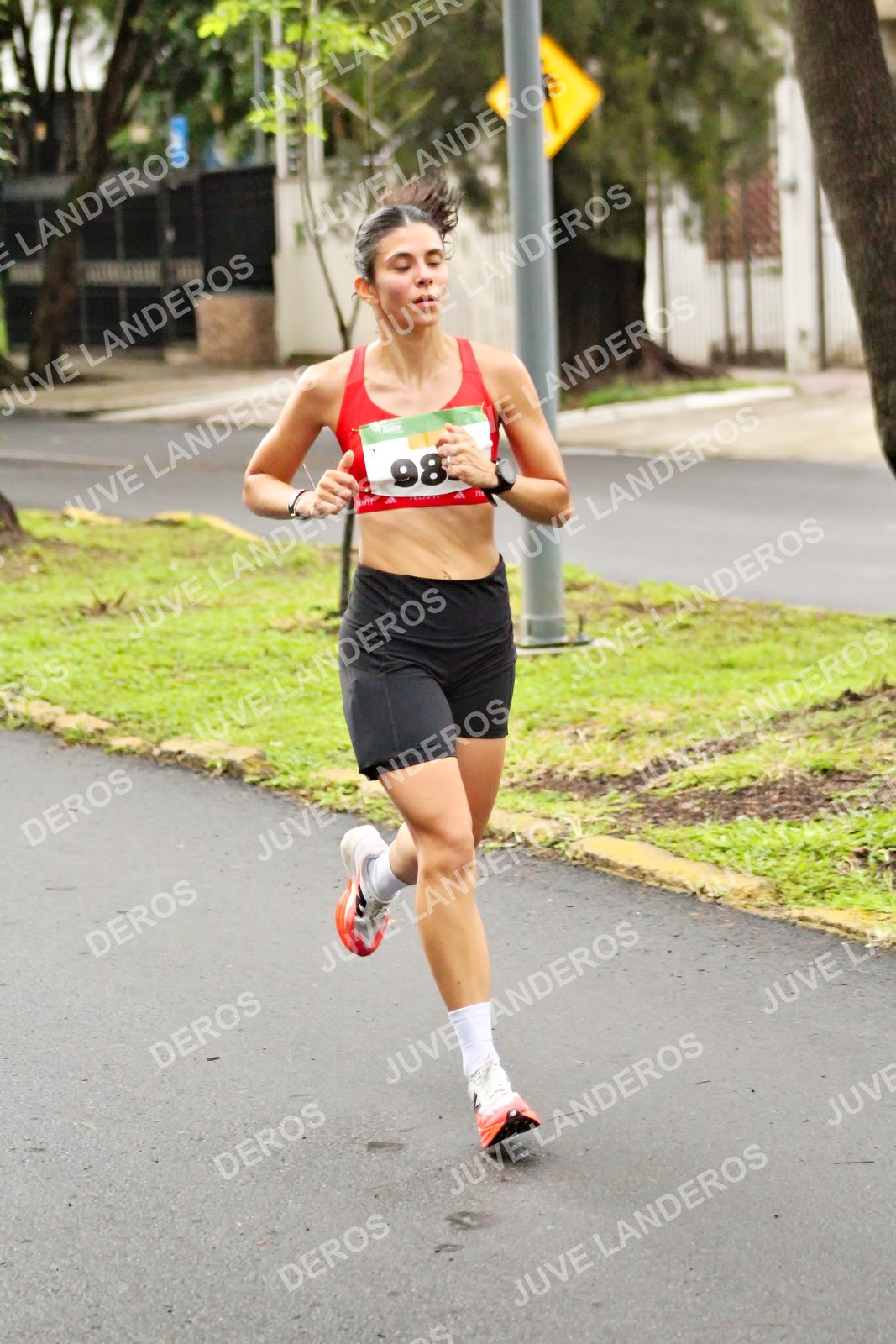Foto del MEDIO MARATÓN ATLAS en Av. Patria, frente al Parque El Polvorín, Zapopan a las 08:06 · dorsal 98