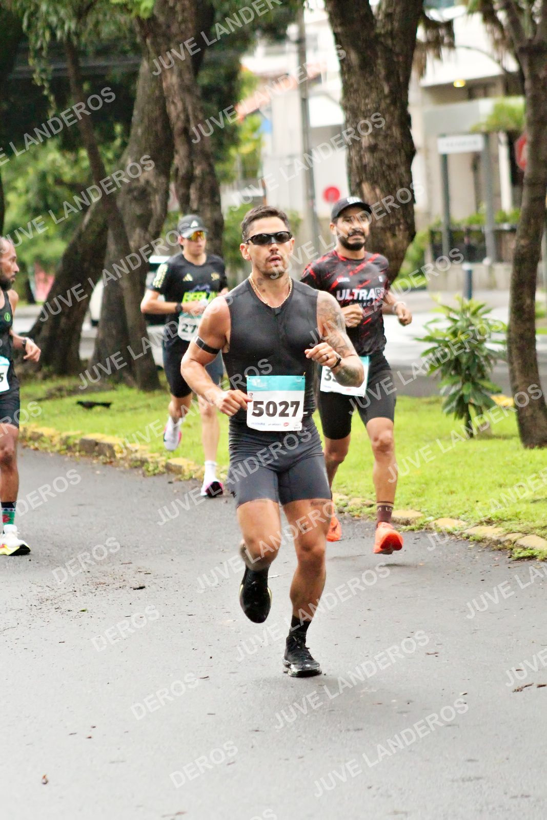 Foto del MEDIO MARATÓN ATLAS en Av. Patria, frente al Parque El Polvorín, Zapopan a las 08:03 · dorsal 5027, 27, 5