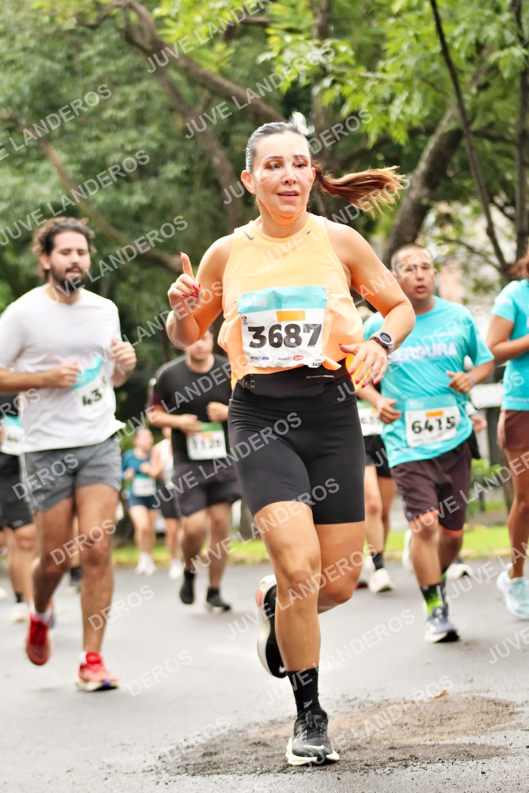 Foto del MEDIO MARATÓN ATLAS en Av. Patria, frente al Parque El Polvorín, Zapopan a las 08:40 · dorsal 3687, 6415, 43, 21