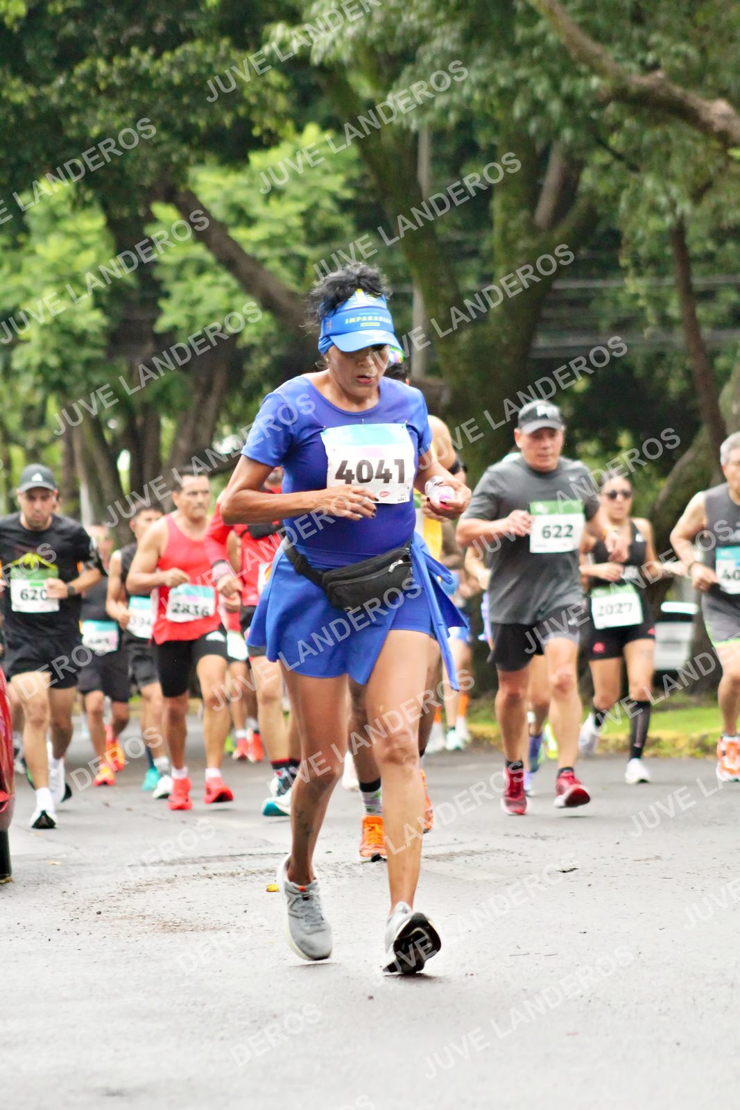 Foto del MEDIO MARATÓN ATLAS en Av. Patria, frente al Parque El Polvorín, Zapopan a las 08:23 · dorsal 4041, 622, 2027, 620