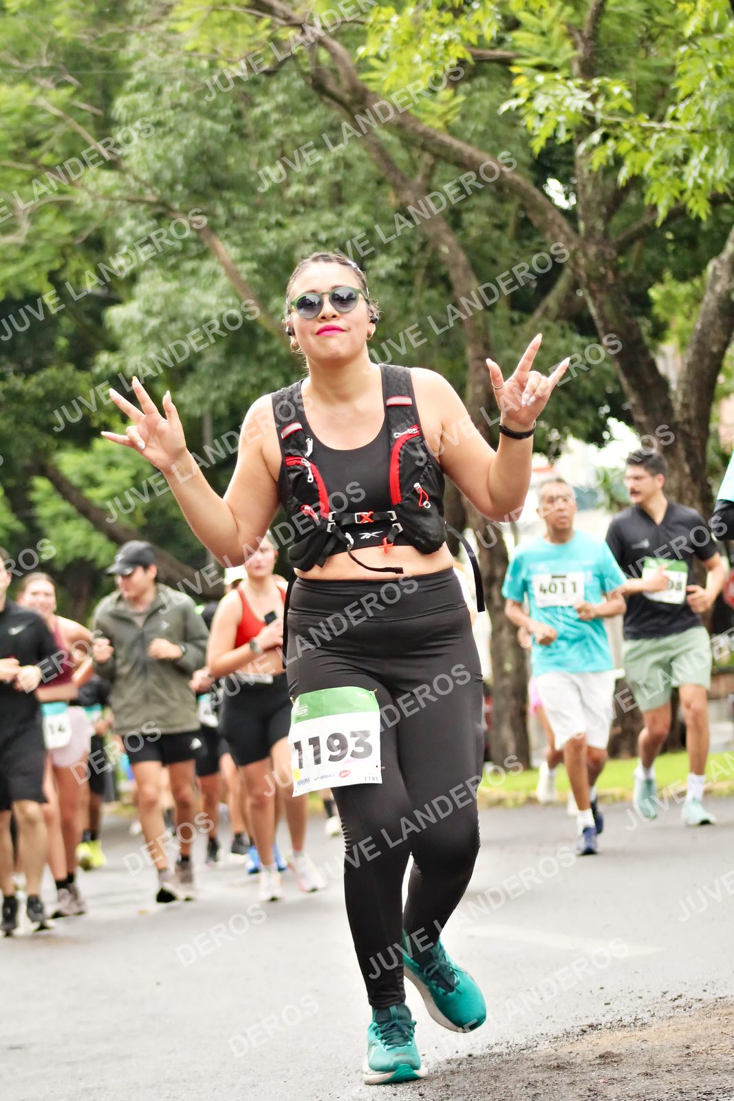 Foto del MEDIO MARATÓN ATLAS en Av. Patria, frente al Parque El Polvorín, Zapopan a las 08:43 · dorsal 1193, 4011, 14