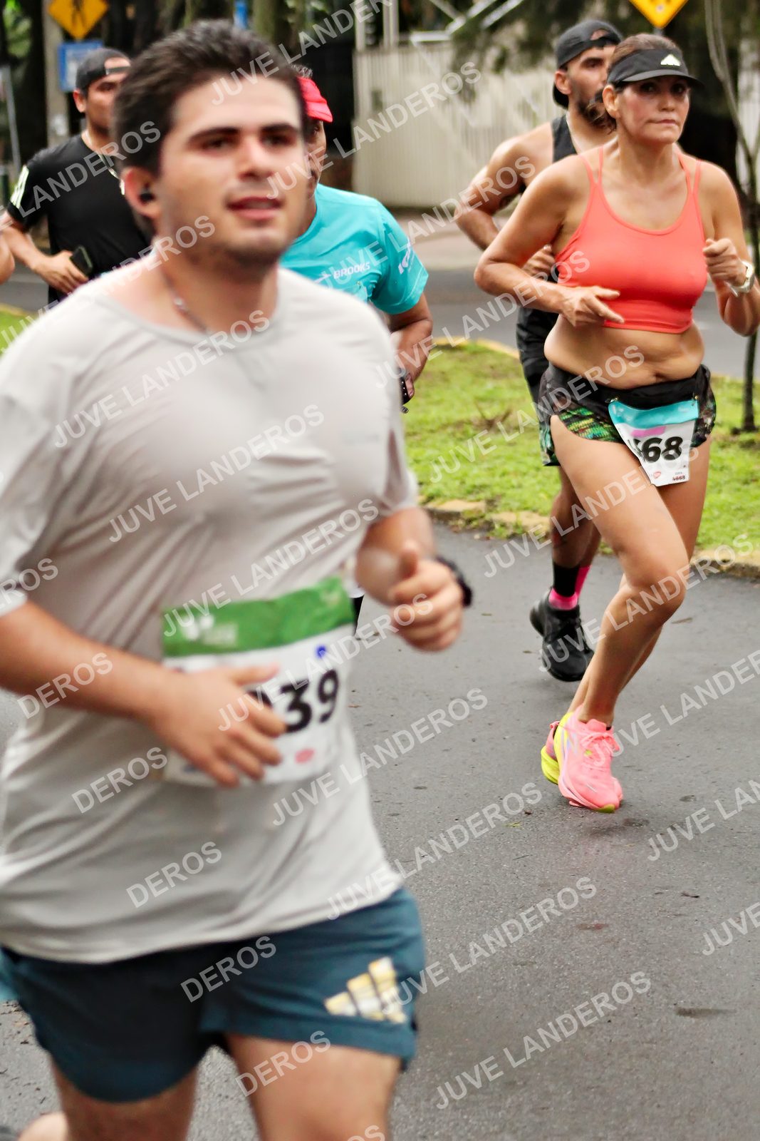 Foto del MEDIO MARATÓN ATLAS en Av. Patria, frente al Parque El Polvorín, Zapopan a las 08:19 · dorsal 39, 68