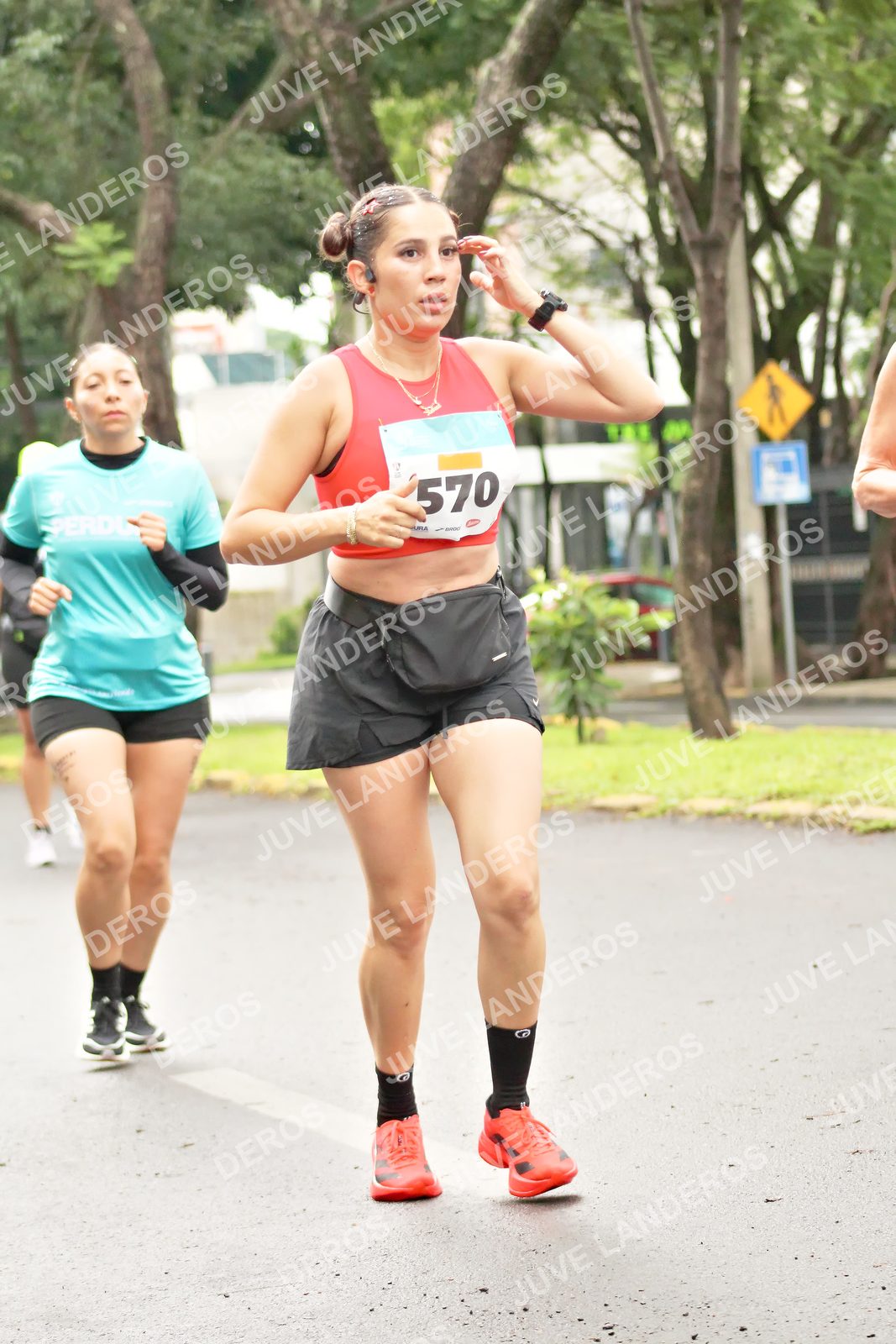 Foto del MEDIO MARATÓN ATLAS en Av. Patria, frente al Parque El Polvorín, Zapopan a las 08:53 · dorsal 570